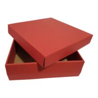Caja cuadrada de carton roja